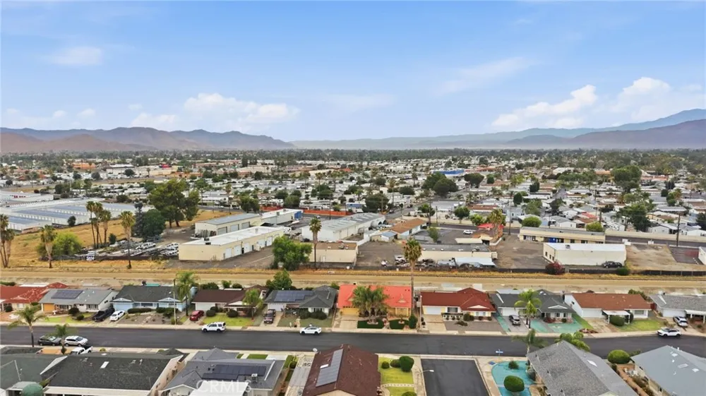 1180 Amberwood Drive Hemet, CA 92543