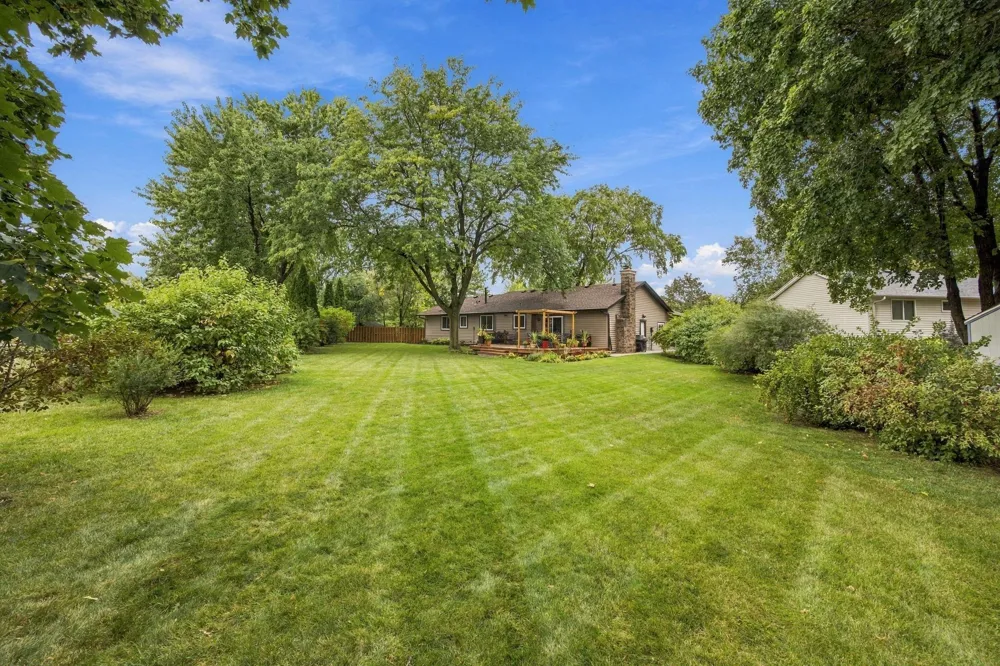 11315 W River Hills Drive Burnsville, MN 55337