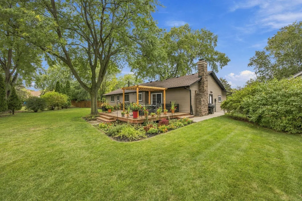 11315 W River Hills Drive Burnsville, MN 55337