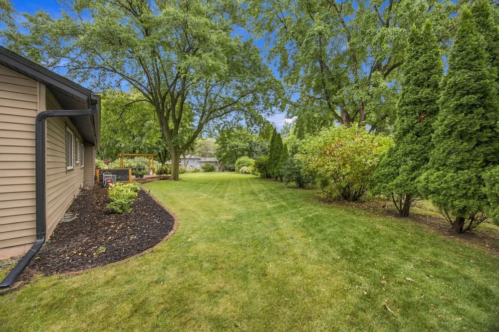 11315 W River Hills Drive Burnsville, MN 55337