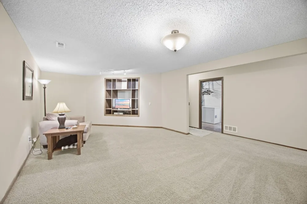 11315 W River Hills Drive Burnsville, MN 55337