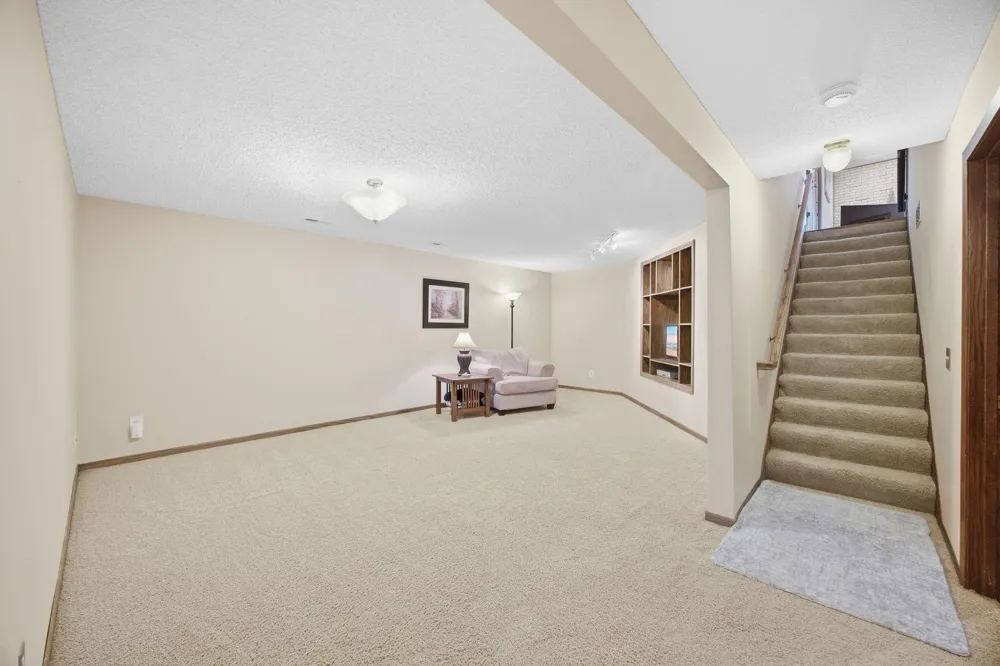 11315 W River Hills Drive Burnsville, MN 55337