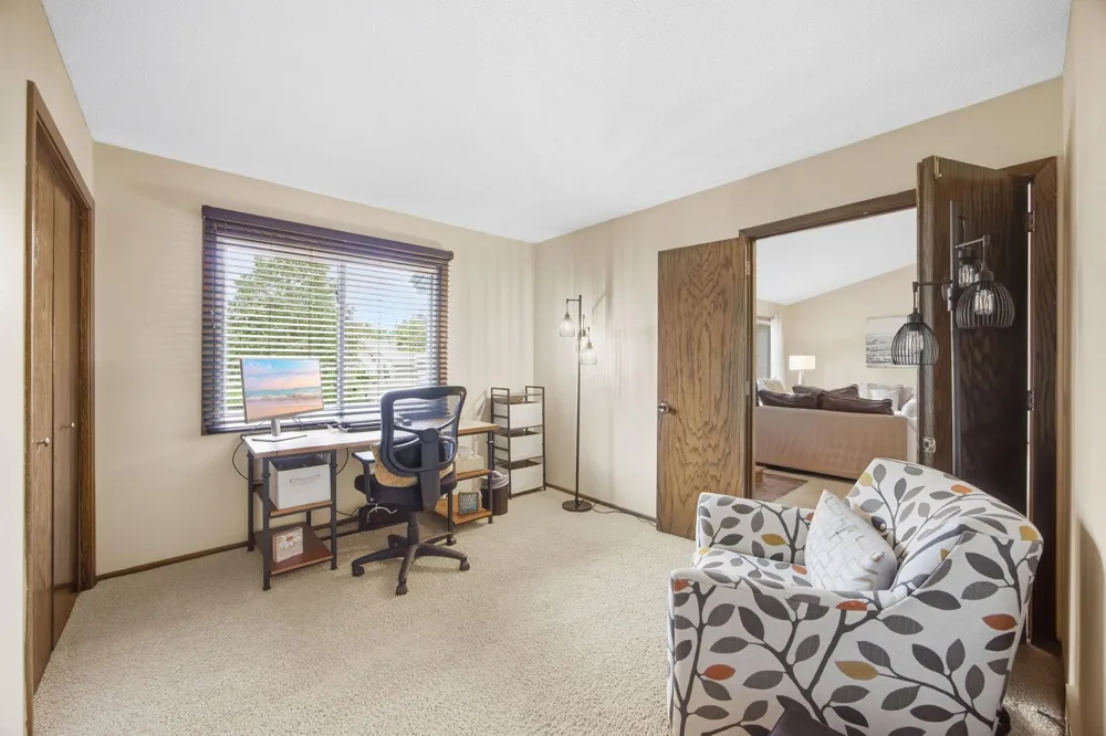 11315 W River Hills Drive Burnsville, MN 55337