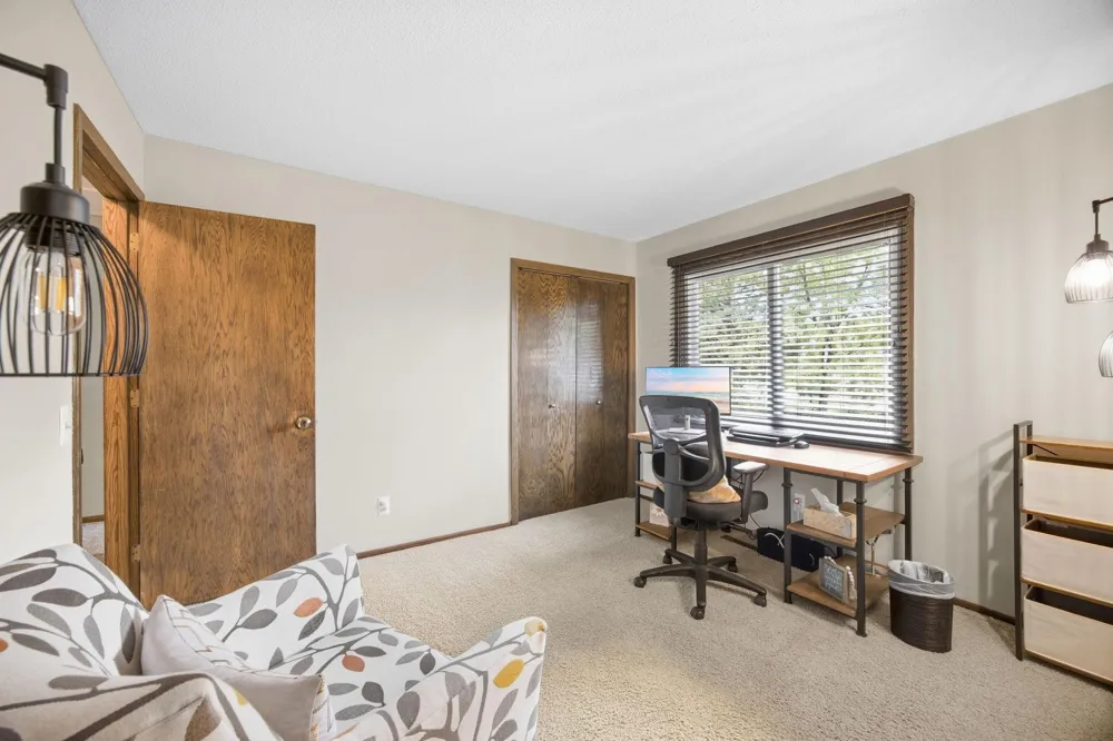 11315 W River Hills Drive Burnsville, MN 55337
