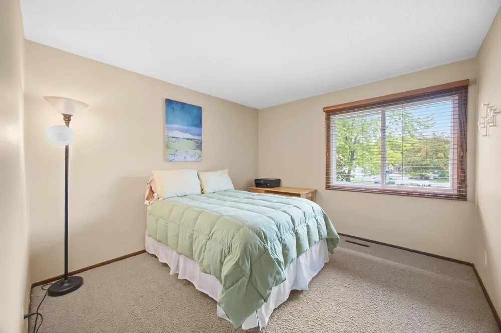 11315 W River Hills Drive Burnsville, MN 55337