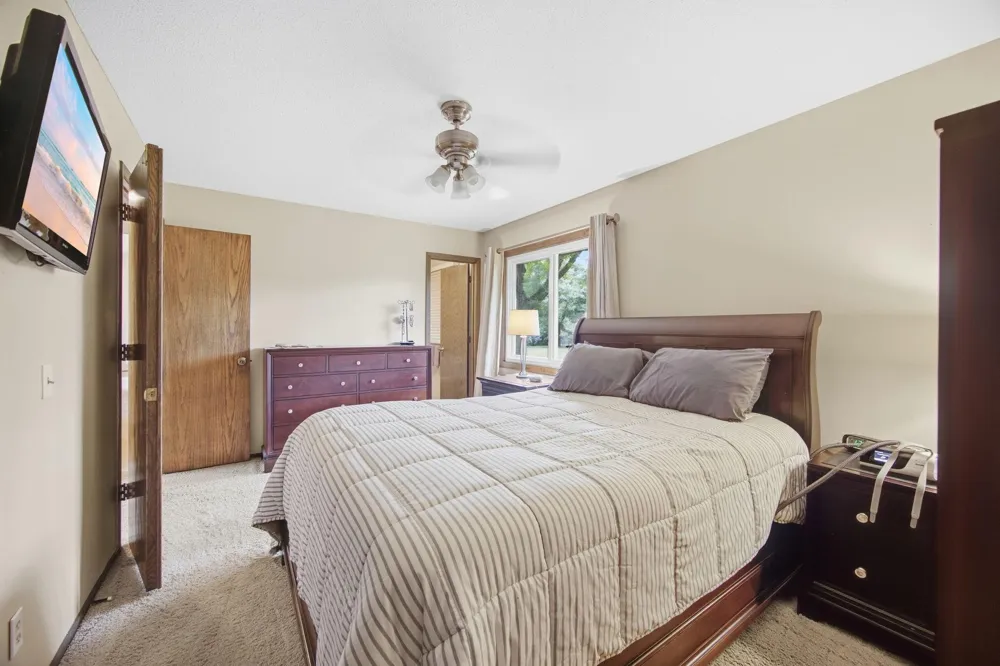 11315 W River Hills Drive Burnsville, MN 55337