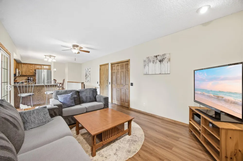 11315 W River Hills Drive Burnsville, MN 55337