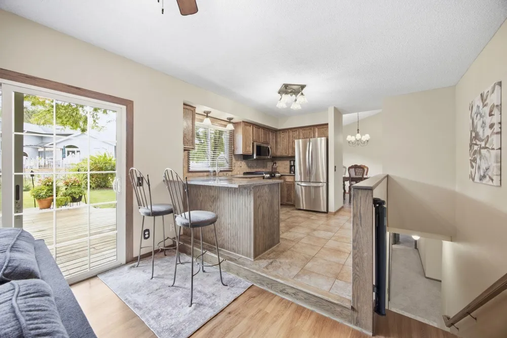 11315 W River Hills Drive Burnsville, MN 55337