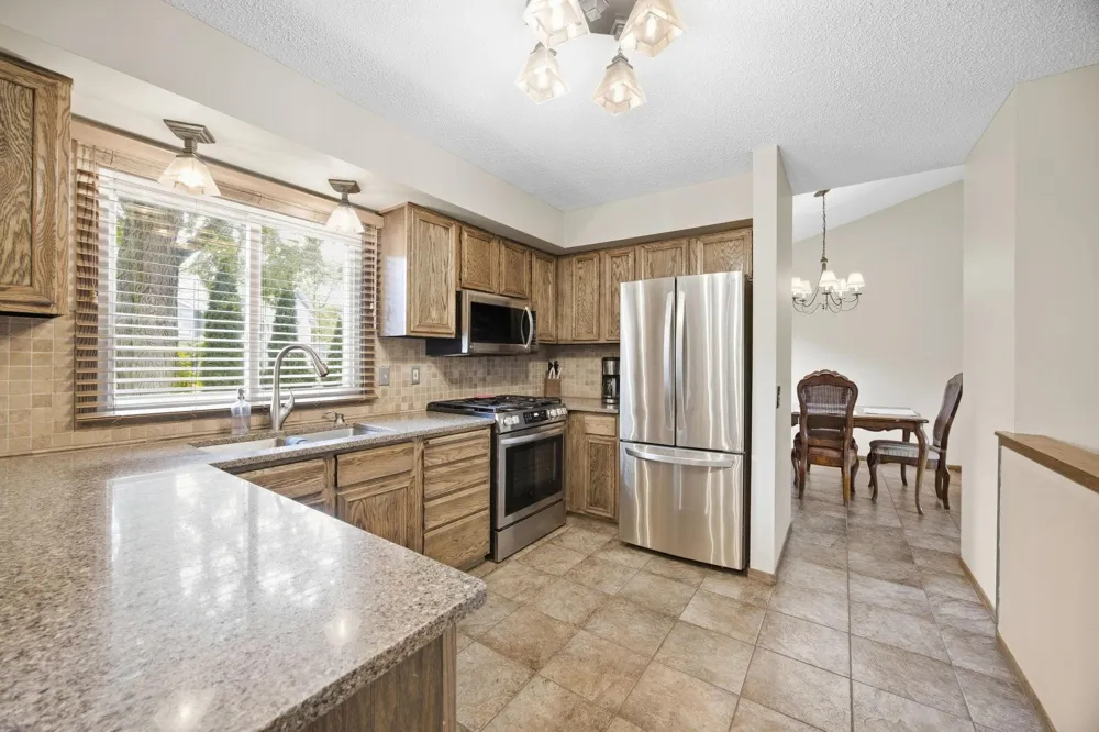 11315 W River Hills Drive Burnsville, MN 55337