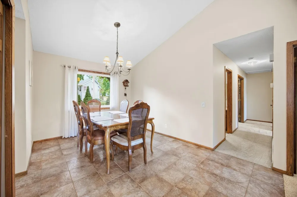 11315 W River Hills Drive Burnsville, MN 55337