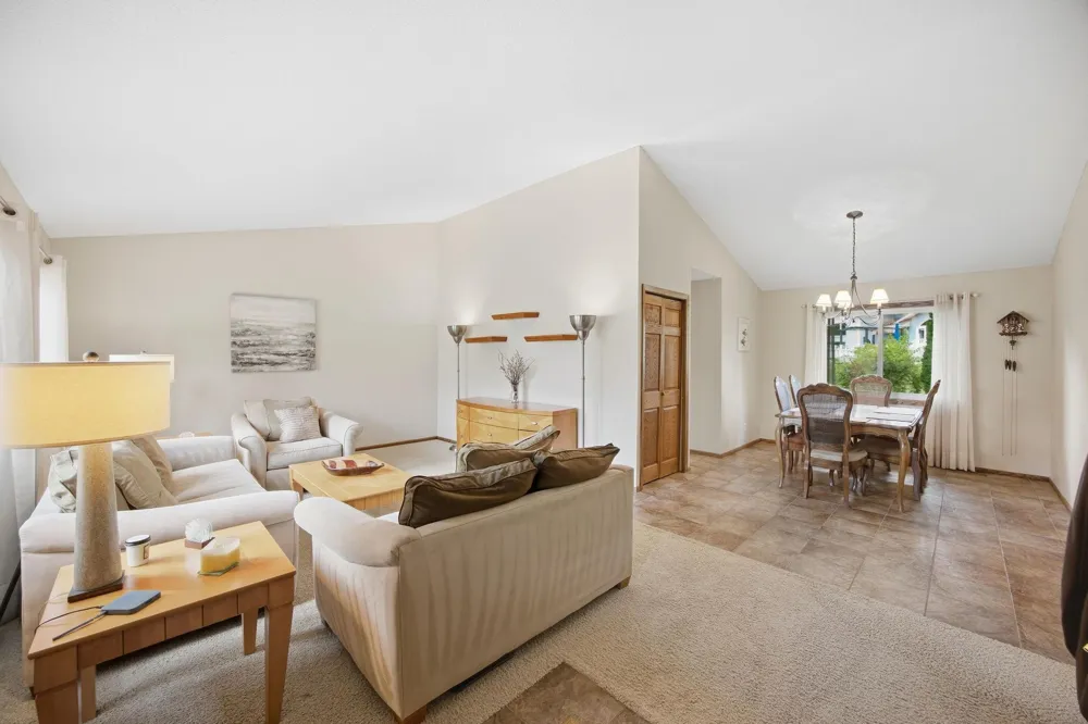 11315 W River Hills Drive Burnsville, MN 55337