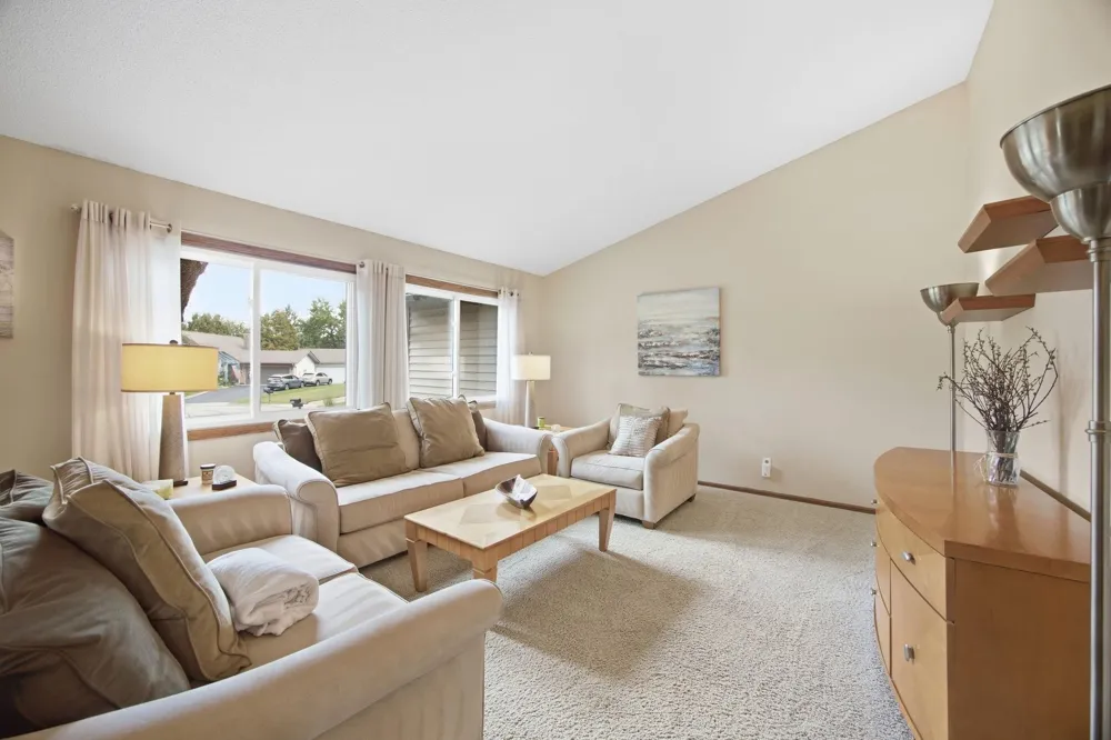 11315 W River Hills Drive Burnsville, MN 55337