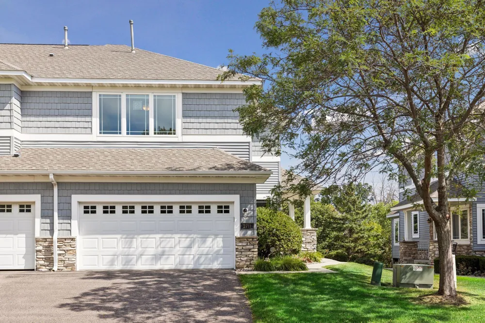 2711 Spy Glass Drive Chaska, MN 55318
