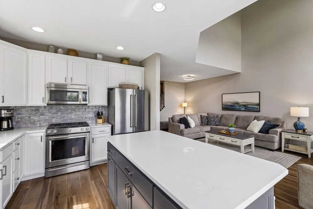 2711 Spy Glass Drive Chaska, MN 55318