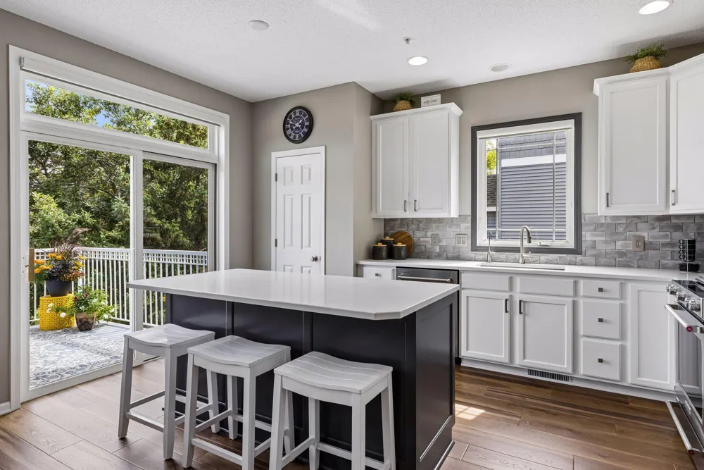 2711 Spy Glass Drive Chaska, MN 55318