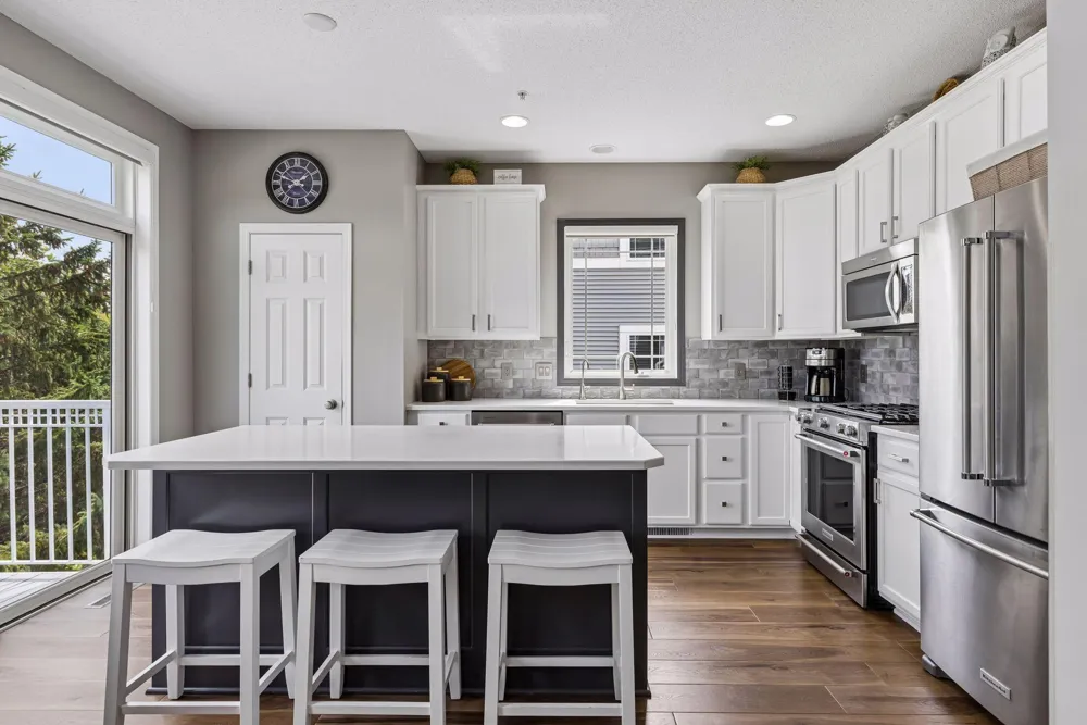2711 Spy Glass Drive Chaska, MN 55318