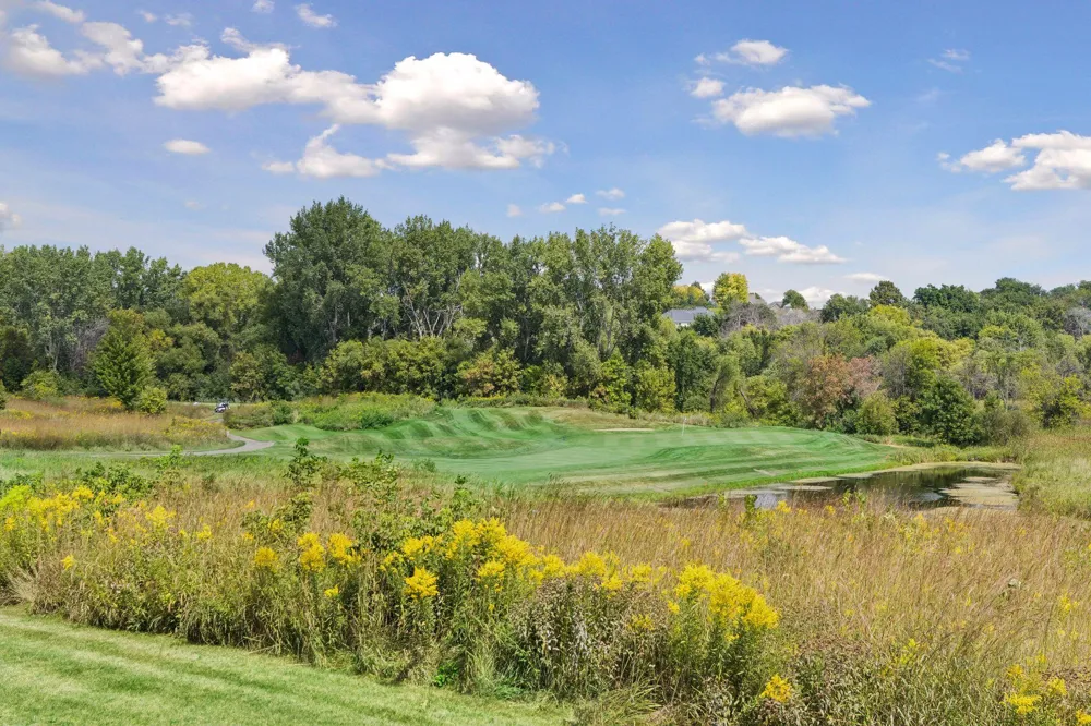 2711 Spy Glass Drive Chaska, MN 55318