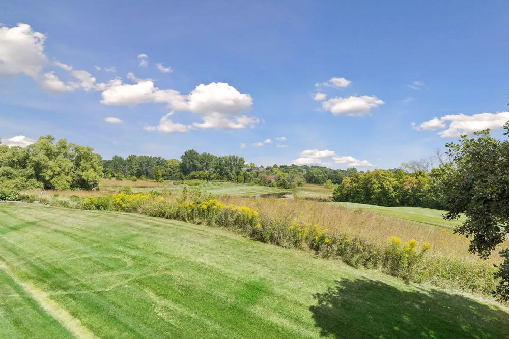 2711 Spy Glass Drive Chaska, MN 55318