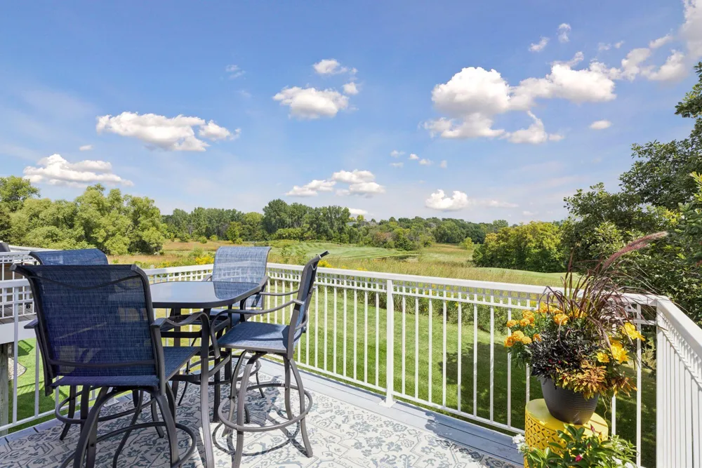 2711 Spy Glass Drive Chaska, MN 55318