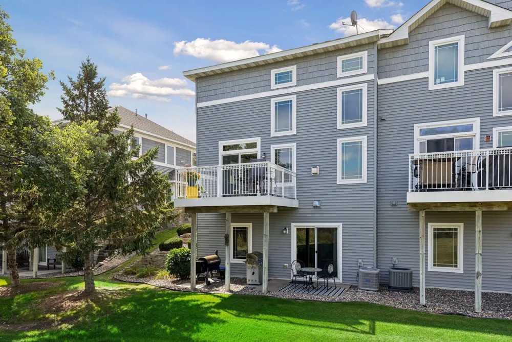 2711 Spy Glass Drive Chaska, MN 55318