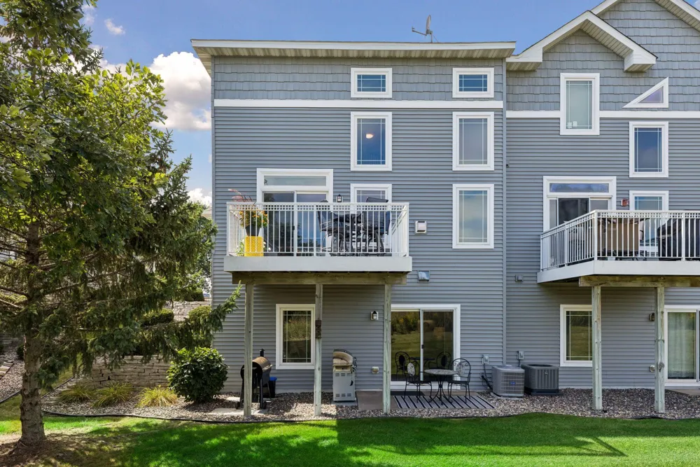 2711 Spy Glass Drive Chaska, MN 55318