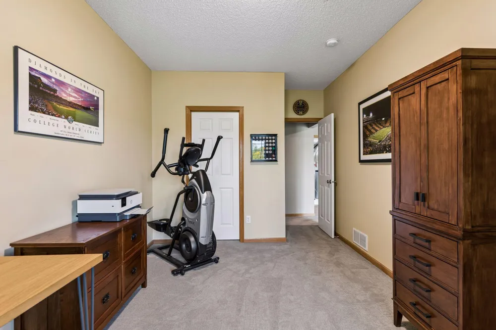 2711 Spy Glass Drive Chaska, MN 55318