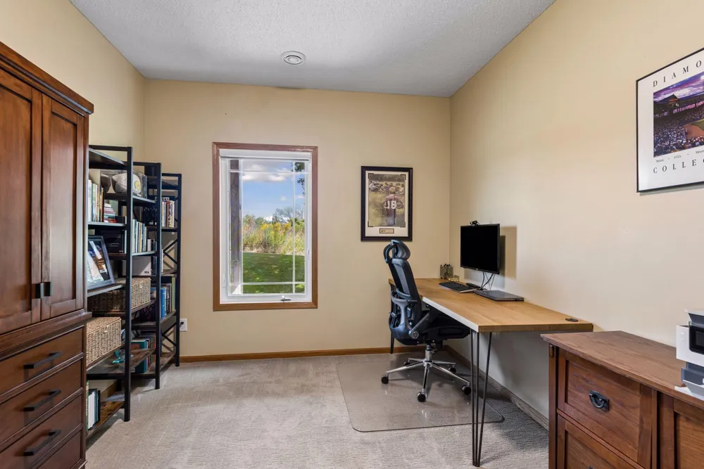 2711 Spy Glass Drive Chaska, MN 55318