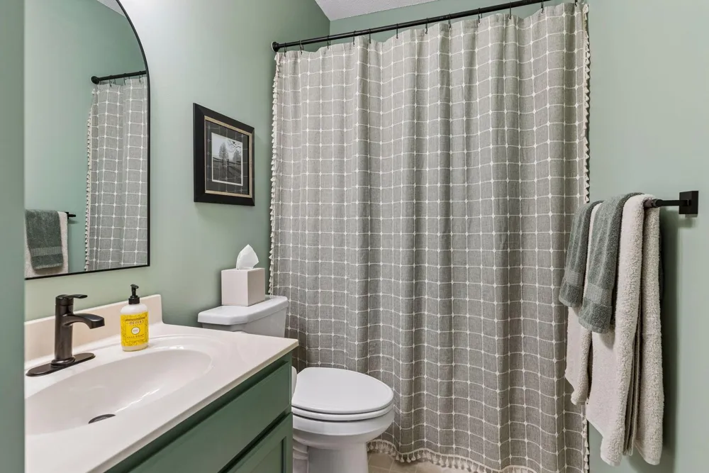 2711 Spy Glass Drive Chaska, MN 55318