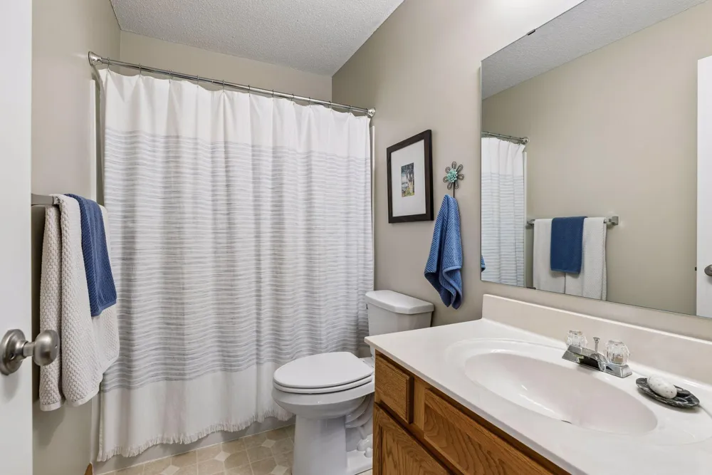 2711 Spy Glass Drive Chaska, MN 55318