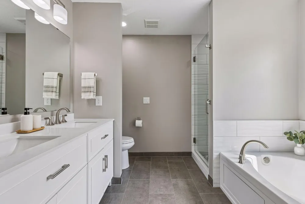2711 Spy Glass Drive Chaska, MN 55318