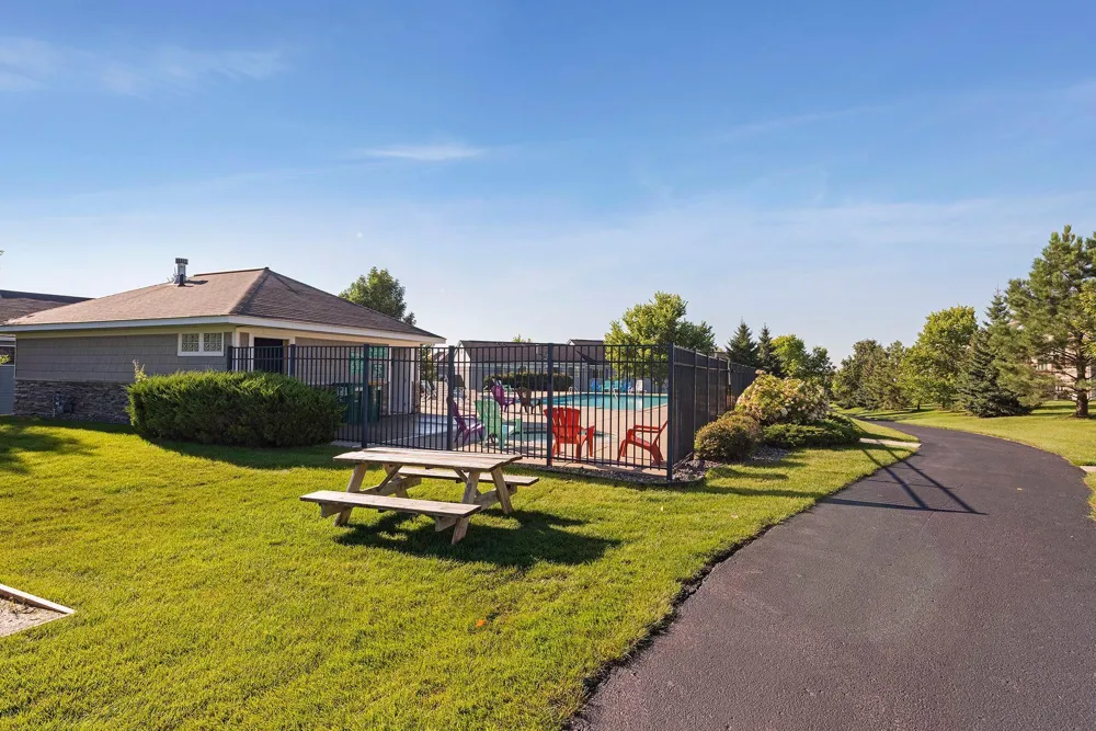 2711 Spy Glass Drive Chaska, MN 55318