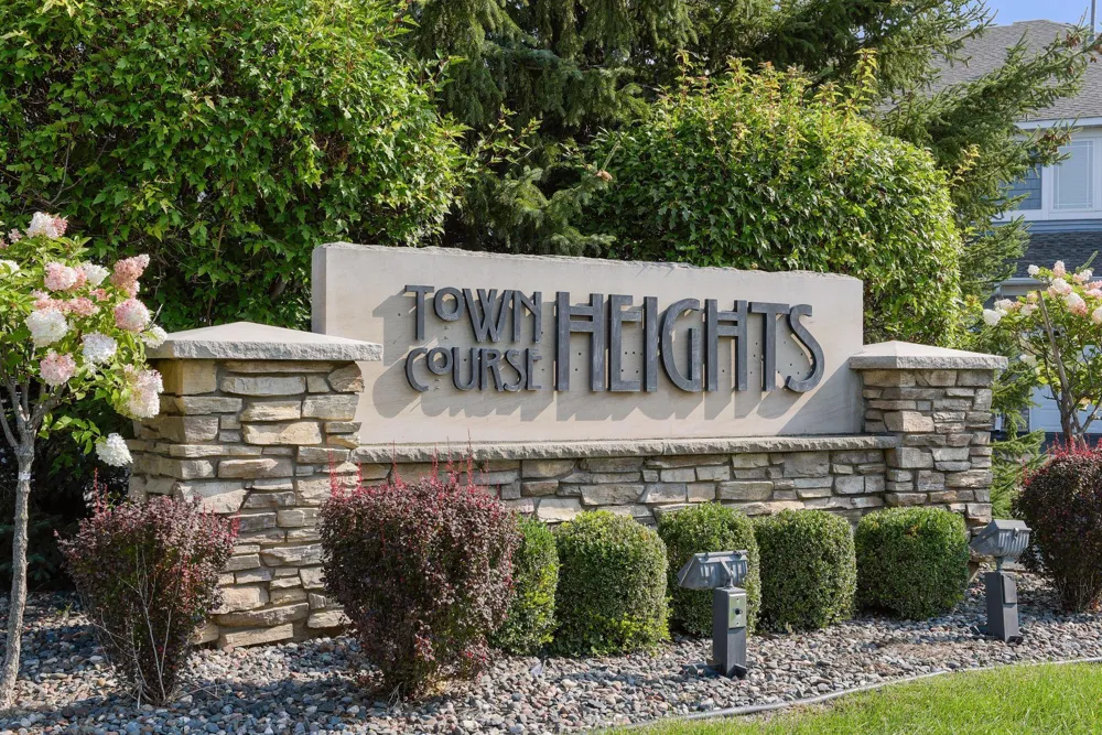 2711 Spy Glass Drive Chaska, MN 55318