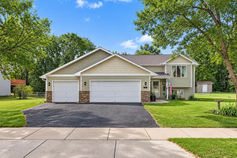 11182 Woods Edge Avenue Becker, MN 55308