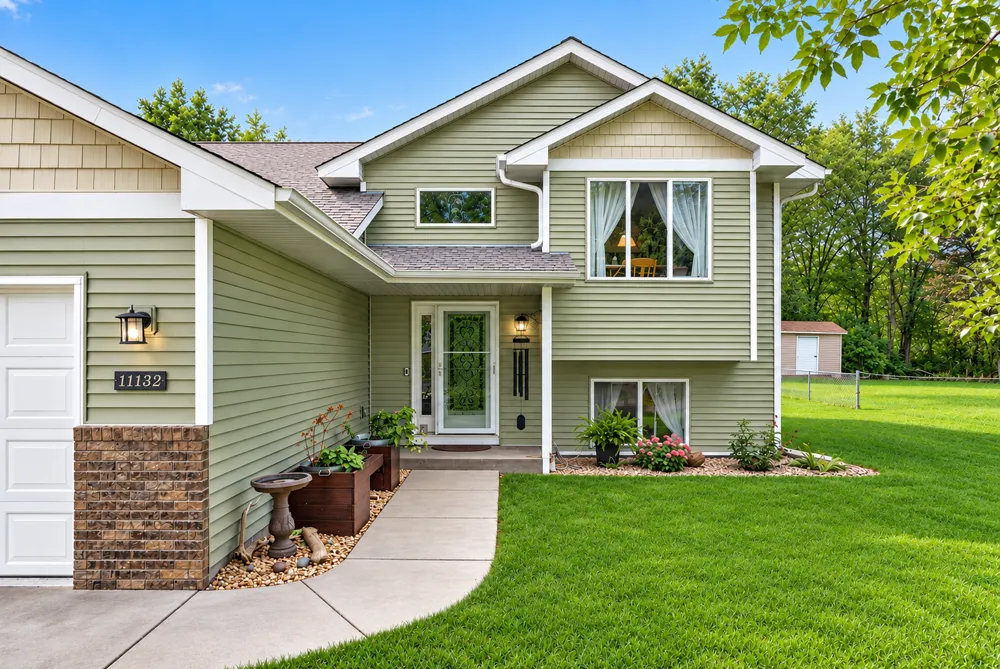 11182 Woods Edge Avenue Becker, MN 55308