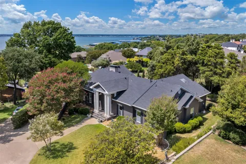 6 Stillwaters Drive