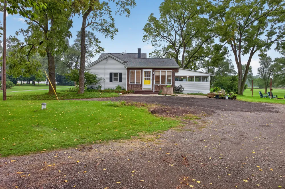 13545 E Austin Road Manchester, MI 48158