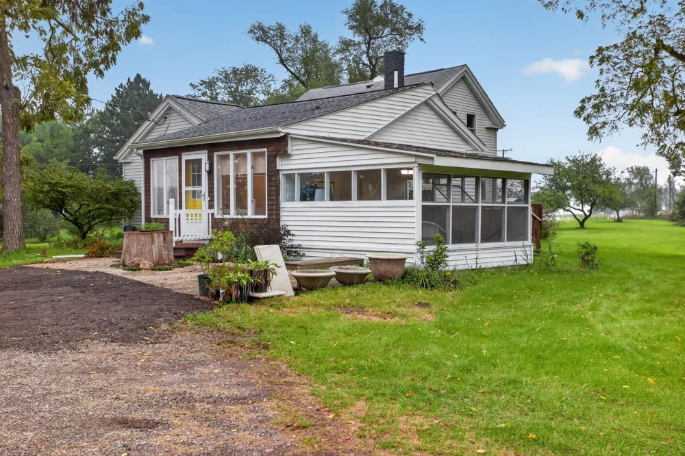 13545 E Austin Road Manchester, MI 48158