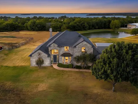 930 Lakeridge Drive