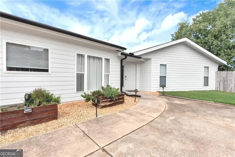 5640 Raintree TRCE Oakwood, GA 30566