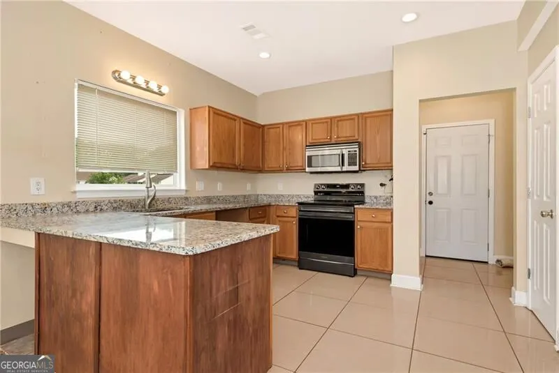 5640 Raintree TRCE Oakwood, GA 30566