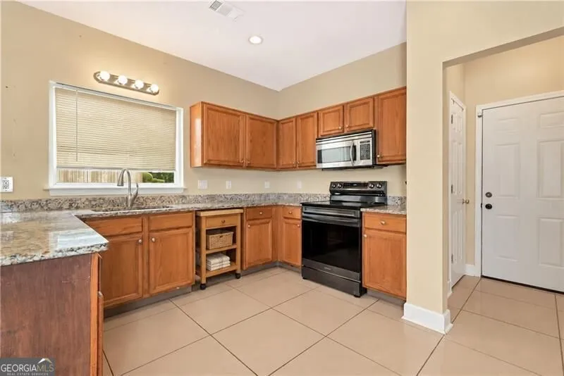 5640 Raintree TRCE Oakwood, GA 30566