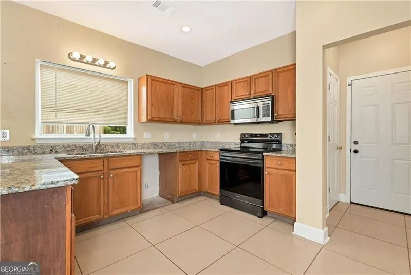 5640 Raintree TRCE Oakwood, GA 30566