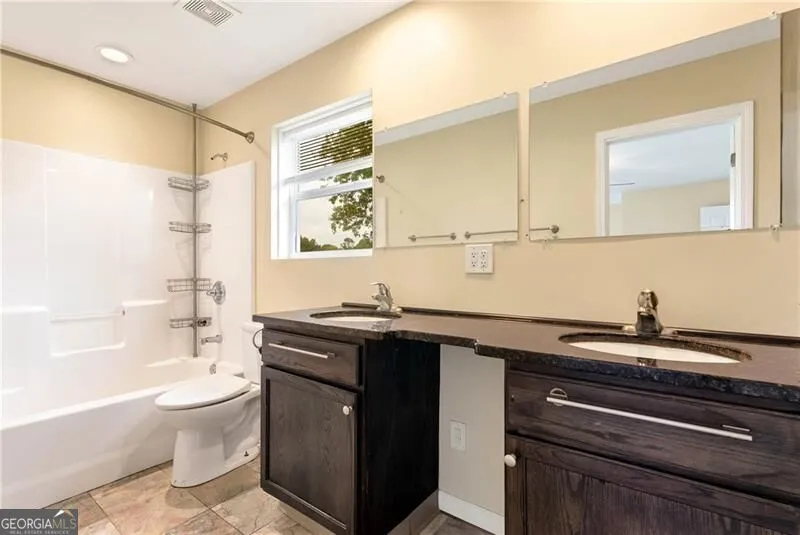 5640 Raintree TRCE Oakwood, GA 30566