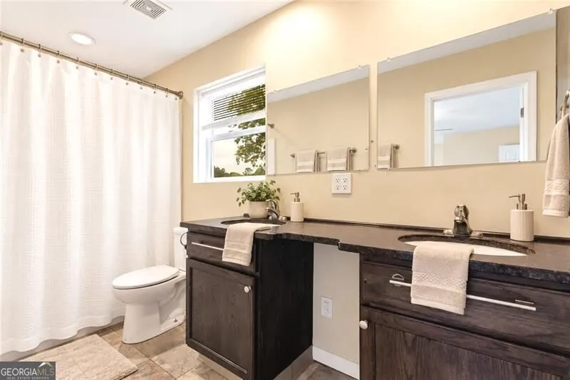 5640 Raintree TRCE Oakwood, GA 30566