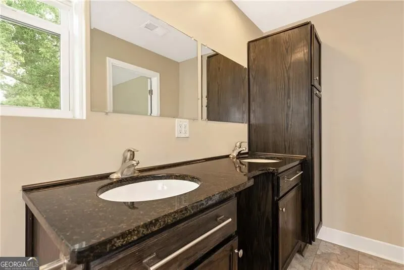 5640 Raintree TRCE Oakwood, GA 30566