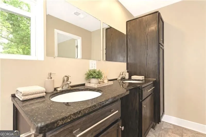 5640 Raintree TRCE Oakwood, GA 30566