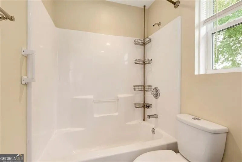 5640 Raintree TRCE Oakwood, GA 30566