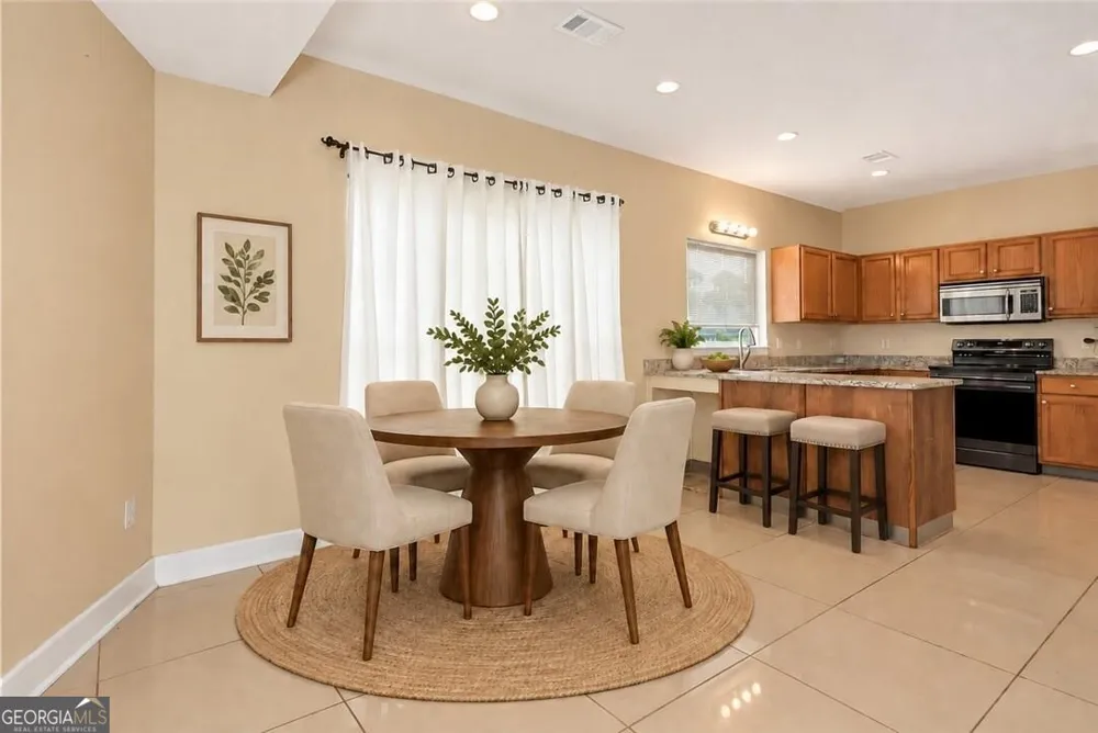 5640 Raintree TRCE Oakwood, GA 30566
