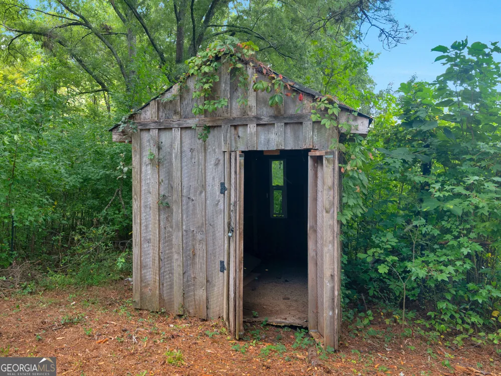 2172 Garner RD Gay, GA 30218