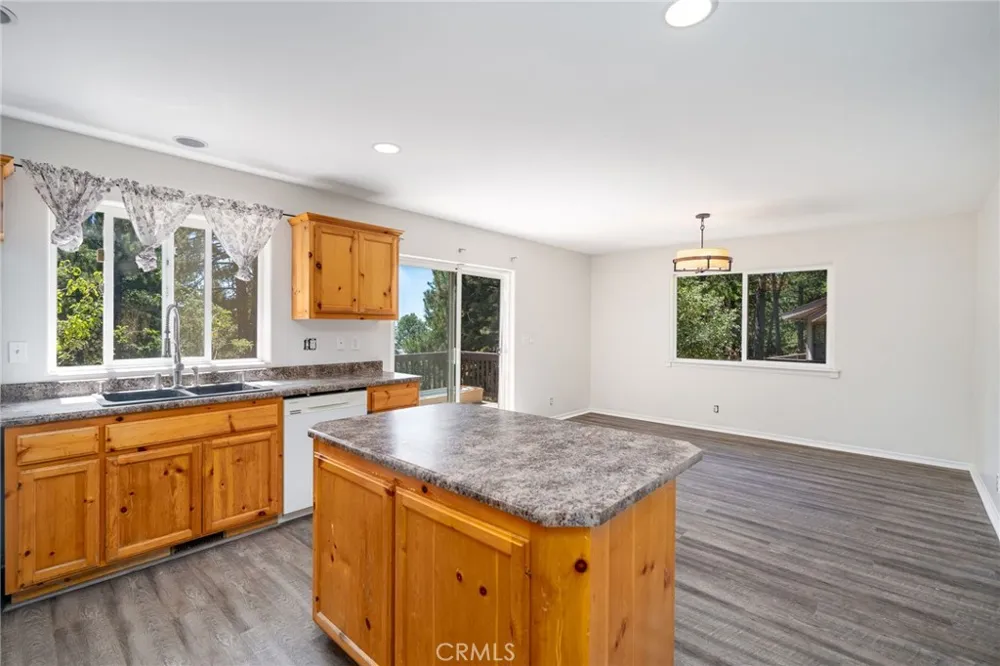 30979 Summit Drive Running Springs, CA 92382